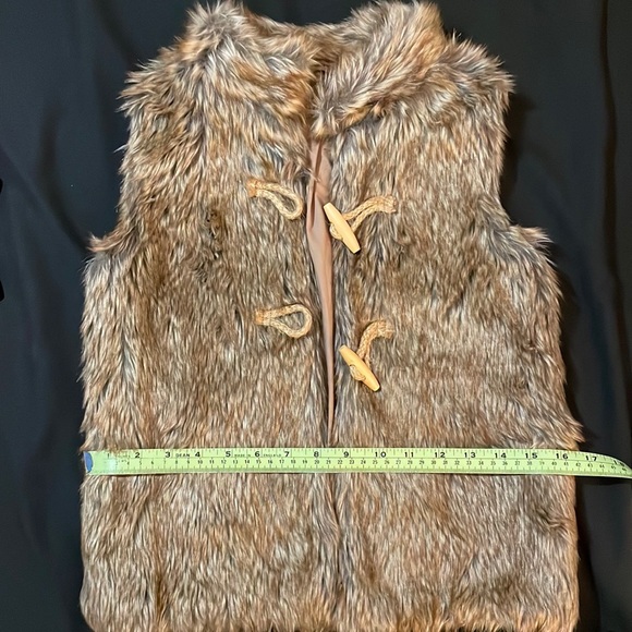 Girls Faux Fur Vest - Picture 6 of 6